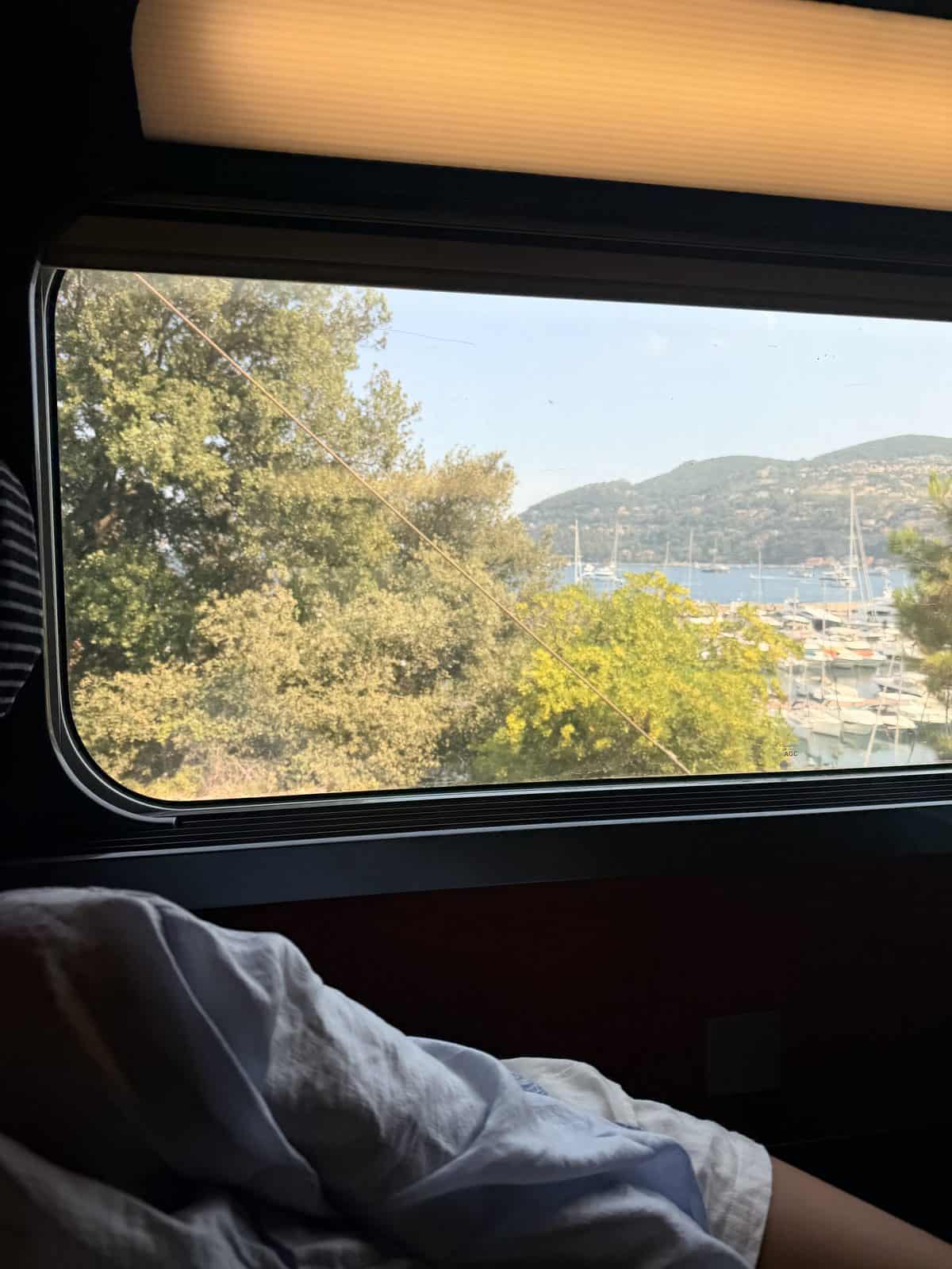 The coast from the train window, arriving on the Riviera